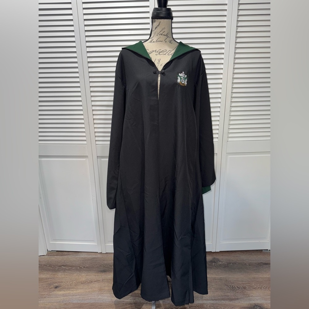 NWOT🐍Universal Studios The Wizarding World Of Harry Potter Slytherin House Robe - Picture 2 of 13